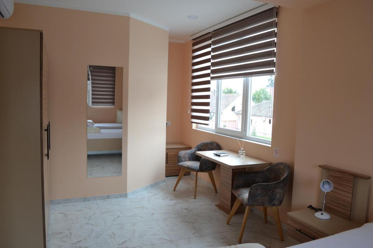 Sobe Sova Kikinda Hotel Buitenkant foto
