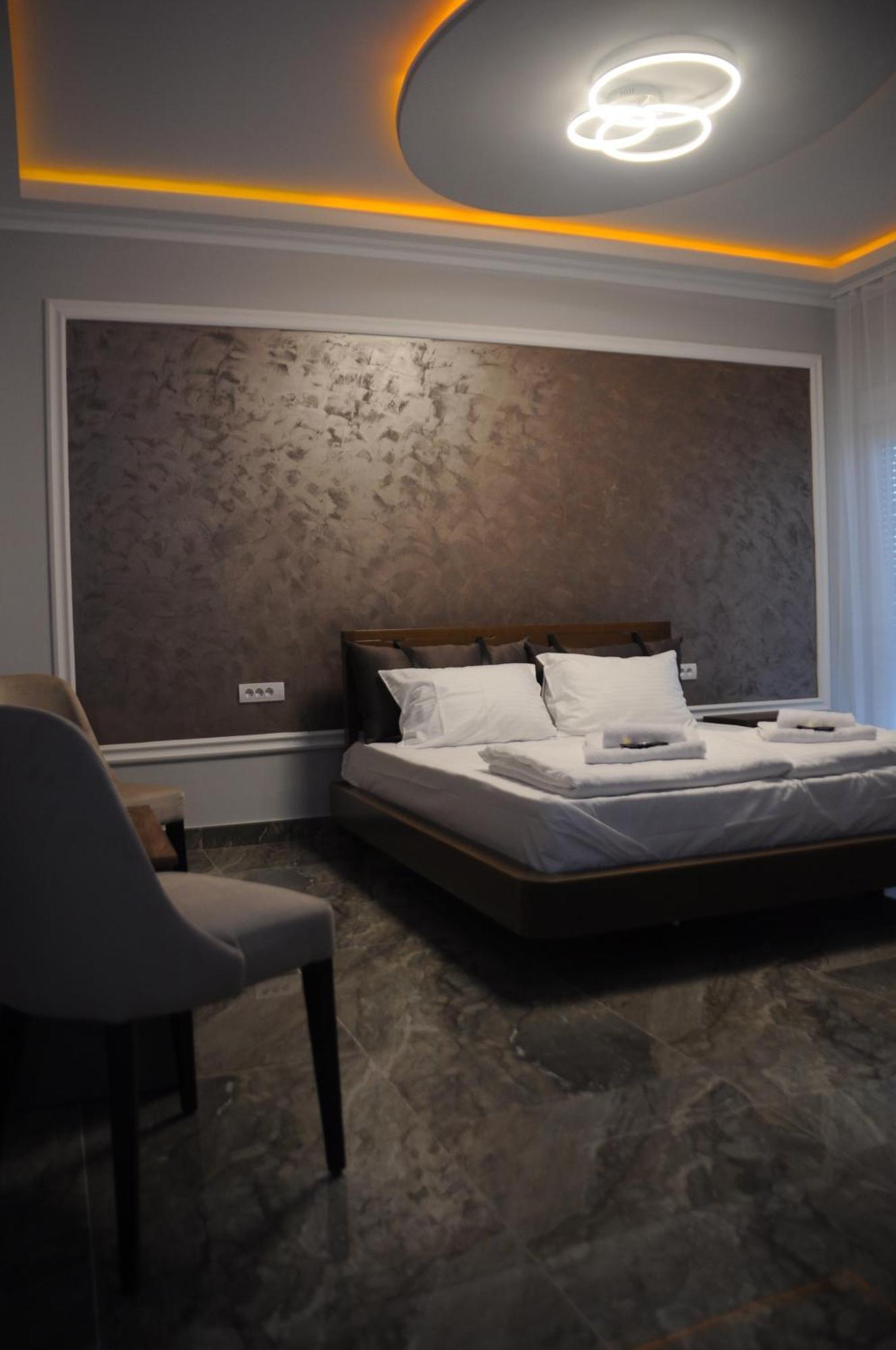 Sobe Sova Kikinda Hotel Buitenkant foto