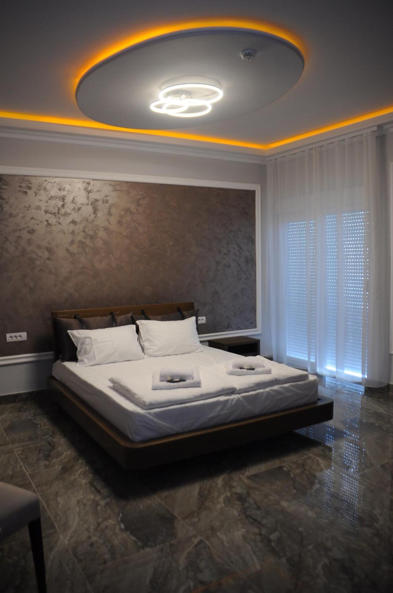 Sobe Sova Kikinda Hotel Buitenkant foto